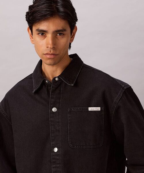 Calvin Klein（カルバン・クライン）の「デニムシャツ - ラックデニムキルトオーバーシャツ（シャツ/ブラウス・メンズ・ブラック・L/M/S）」の7枚目の写真