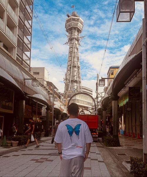 BEOM（ボム）の「メルティングバタフライ オーバーサイズ Tシャツ ホワイト（Tシャツ/カットソー・メンズ・その他・1/2）」の12枚目の写真