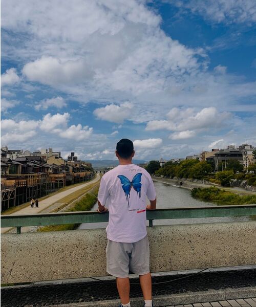BEOM（ボム）の「メルティングバタフライ オーバーサイズ Tシャツ ホワイト（Tシャツ/カットソー・メンズ・その他・1/2）」の14枚目の写真