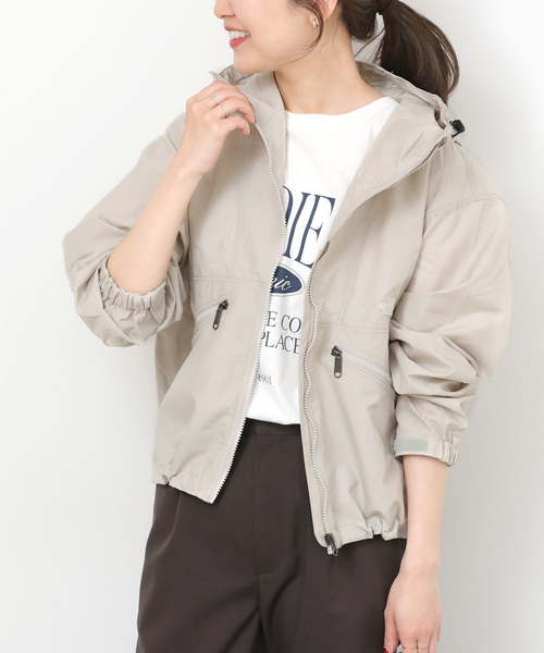 THE NORTH FACE（ザノースフェイス）の「《追加》【THE NORTH FACE】 Short Compact Jacket：ブルゾン NPW22630（マウンテンパーカー・レディース・カーキ/ブラック/アイボリー・LARGE）」の2枚目の写真