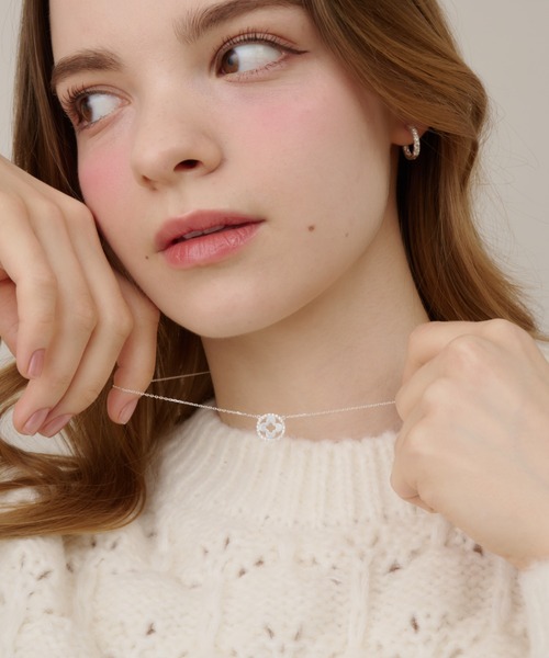 TITTY&CO.（ティティーアンドコー）の「【Monnette】フラワーカットモチーフシルバーネックレス（ネックレス・レディース・シルバー・FREE）」の7枚目の写真