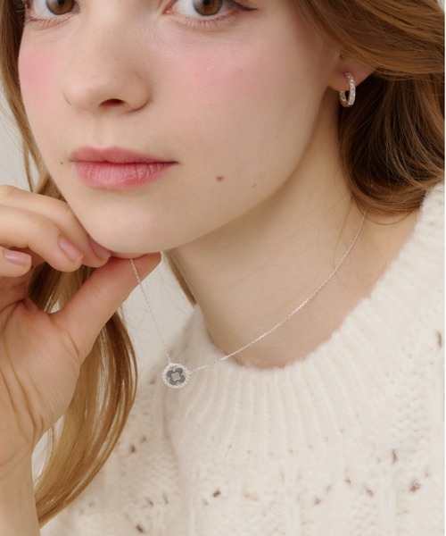 TITTY&CO.（ティティーアンドコー）の「【Monnette】フラワーカットモチーフシルバーネックレス（ネックレス・レディース・シルバー・FREE）」の8枚目の写真