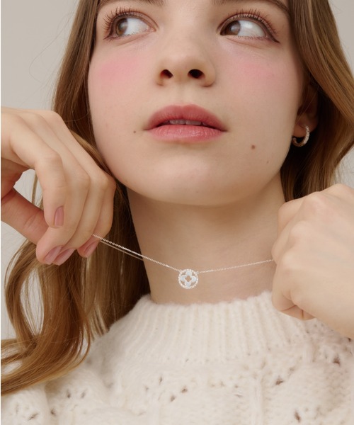 TITTY&CO.（ティティーアンドコー）の「【Monnette】フラワーカットモチーフシルバーネックレス（ネックレス・レディース・シルバー・FREE）」の6枚目の写真