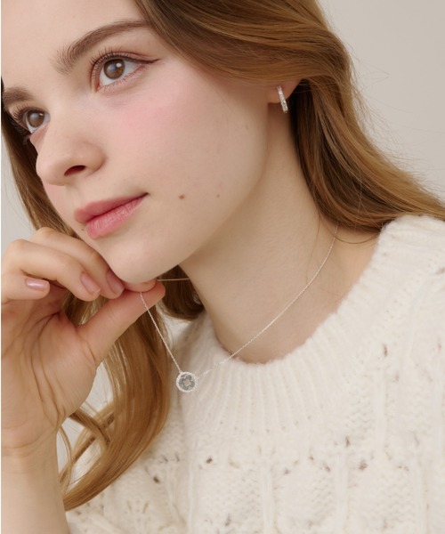 TITTY&CO.（ティティーアンドコー）の「【Monnette】フラワーカットモチーフシルバーネックレス（ネックレス・レディース・シルバー・FREE）」の5枚目の写真