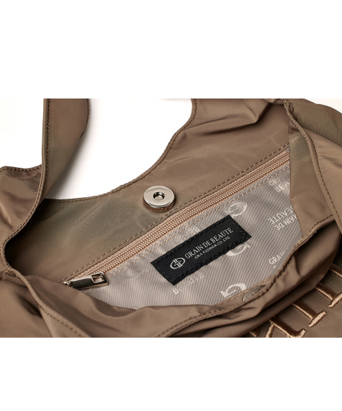 GRAIN DE BEAUTE（グランデボーテ）の「LIGERO M [KHAKI]（ショルダーバッグ・レディース・カーキ・FREE）」の3枚目の写真