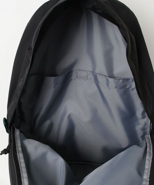 Champion(チャンピオン)の「【Champion/チャンピオン】直営限定コレクション メンズ デイパック(バックパック/リュック・メンズ・グレー系1/ブラック/ネイビー・FREE)」の6枚目の写真