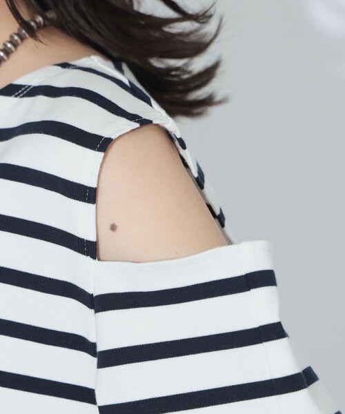 maturely(マチュアリー)の「maturely / ボーダー オープン ショルダー ロングスリーブ カットソー(Tシャツ/カットソー・レディース・ネイビー/ロイヤルブルー・ONE SIZE)」の13枚目の写真