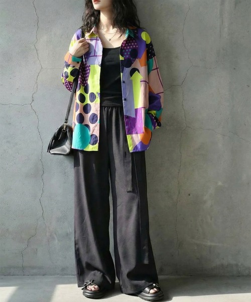 antiqua(アンティカ)の「幾何学柄 シャツ(シャツ/ブラウス・レディース・その他・ONESIZE)」の2枚目の写真