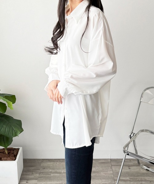 Amulet(アミュレット)の「シンプルなのに雰囲気が出る大人の定番 オーバーサイズロングシャツ(シャツ/ブラウス・レディース・ブラック/ブルー/ホワイト・FREE)」の5枚目の写真