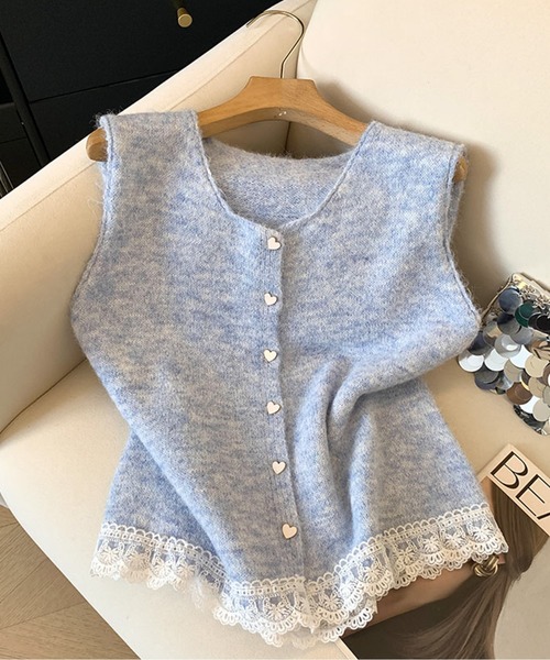 LUCPY(ラクピー)の「ハートボタン裾レース ニットベスト(ベスト・レディース・ブルー/グレー/ホワイト・LARGE/MEDIUM/SMALL)」の6枚目の写真