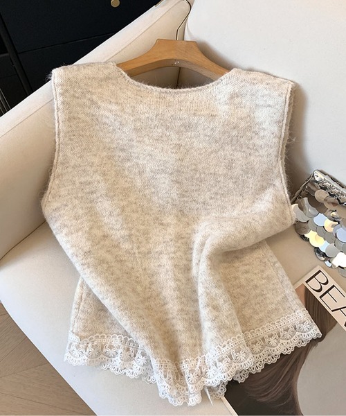 LUCPY(ラクピー)の「ハートボタン裾レース ニットベスト(ベスト・レディース・ブルー/グレー/ホワイト・LARGE/MEDIUM/SMALL)」の9枚目の写真