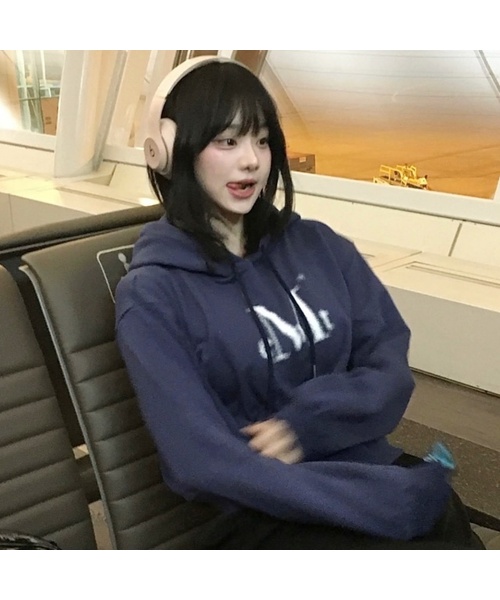 MUCENT(ムセント)の「スプレーロゴフードパーカー 男女共用 (4カラー)(パーカー・レディース・ネイビー/グレー/ブラック/スカイブルー・S/L)」の4枚目の写真