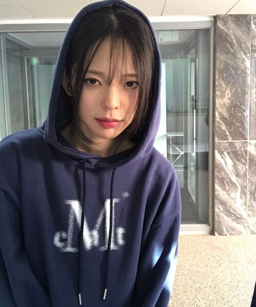 MUCENT(ムセント)の「スプレーロゴフードパーカー 男女共用 (4カラー)(パーカー・レディース・ネイビー/グレー/ブラック/スカイブルー・S/L)」の7枚目の写真