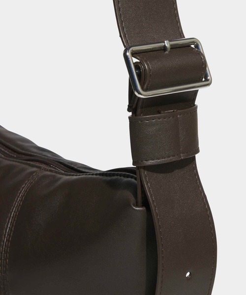 adidas（アディダス）の「スポーティー ホーボー バッグ / アディダスオリジナルス adidas Originals（ショルダーバッグ・メンズ・ブラウン/ブラウン系その他/ブラック・FREE）」の13枚目の写真