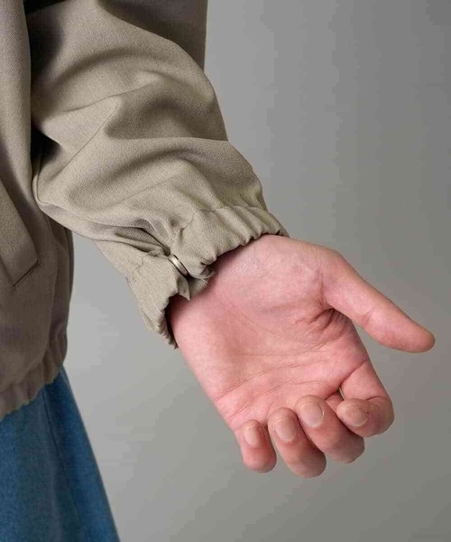 a.v.v（アーヴェヴェ）の「ジップアップスタンドカラーブルゾン（その他アウター・メンズ・ベージュ・46/48）」の12枚目の写真