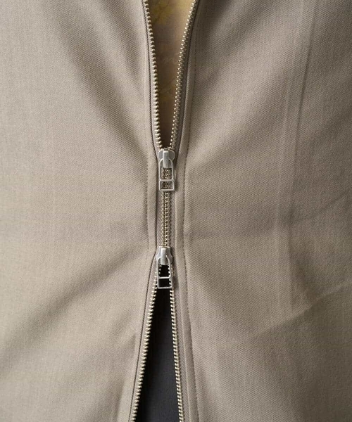 a.v.v（アーヴェヴェ）の「ジップアップスタンドカラーブルゾン（その他アウター・メンズ・ベージュ・46/48）」の15枚目の写真