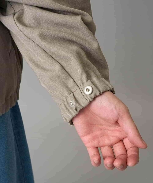 a.v.v（アーヴェヴェ）の「ジップアップスタンドカラーブルゾン（その他アウター・メンズ・ベージュ・46/48）」の17枚目の写真