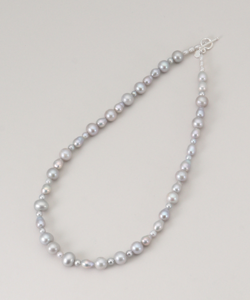 JOURNAL STANDARD(ジャーナルスタンダード)の「【LES BONBON/ル ボンボン】 eluna gray pearl necklace(ネックレス・レディース・ライトグレー・FREE)」の2枚目の写真