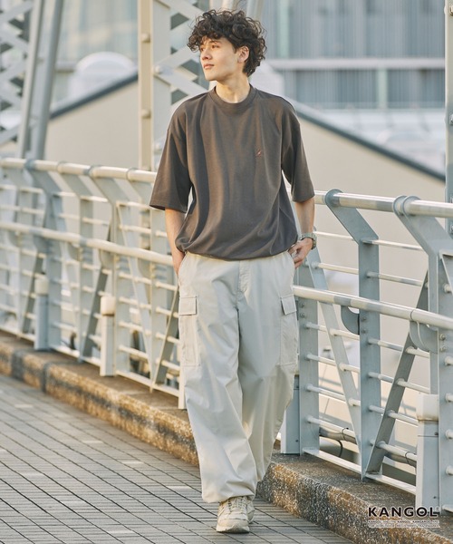 KANGOL(カンゴール)の「KANGOL/カンゴール 別注 ロゴ ワンポイント刺繍 ドローコード ルーズシルエット半袖Tシャツ<UVカット/イージーケア>(Tシャツ/カットソー・メンズ・グレイッシュベージュ/ブラック/オフホワイト/ホワイト系/グリーン系/ダークブラウン/ダークネイビー/ライトグレー/ブラック系/ダークグレー・L/M/S)」の14枚目の写真