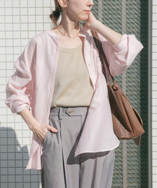 ITEMS URBANRESEARCH（アイテムズ アーバンリサーチ）の「シアーバンドカラーシャツ（シャツ/ブラウス・レディース・ピンク/ゴールド/ブラック/ブルー/グリーン系その他・FREE）」の4枚目の写真