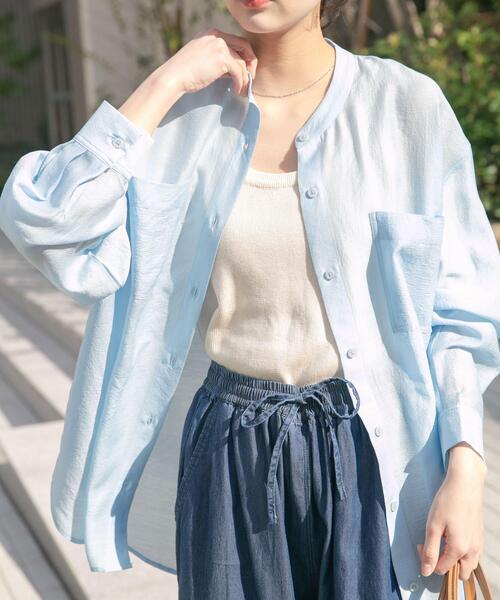 ITEMS URBANRESEARCH（アイテムズ アーバンリサーチ）の「シアーバンドカラーシャツ（シャツ/ブラウス・レディース・ピンク/ゴールド/ブラック/ブルー/グリーン系その他・FREE）」の3枚目の写真