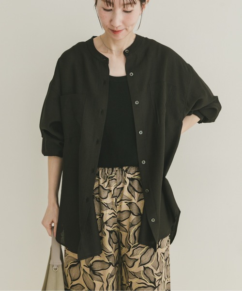 ITEMS URBANRESEARCH（アイテムズ アーバンリサーチ）の「シアーバンドカラーシャツ（シャツ/ブラウス・レディース・ピンク/ゴールド/ブラック/ブルー・FREE）」の2枚目の写真