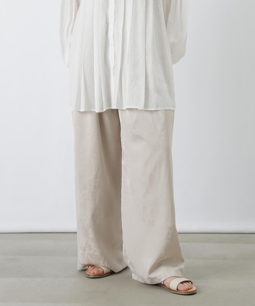 LUCA/LADY LUCK LUCA(ルカ/レディラックルカ)の「LC/LLL ジャガードタックワイドパンツ(その他パンツ・レディース・ベージュ/ブラック・FREE)」の1枚目の写真