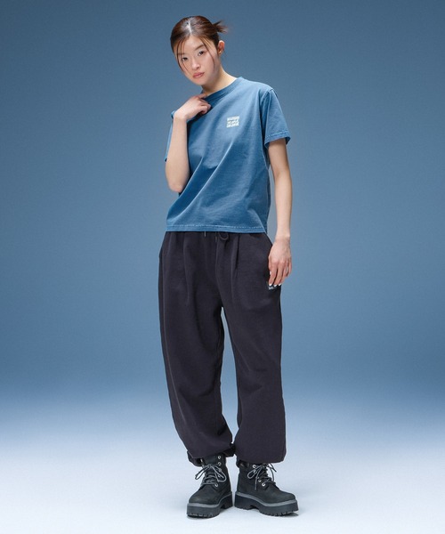 X-girl(エックスガール)の「FADED HARD COLORS BOX LOGO S/S TEE(Tシャツ/カットソー・レディース・ブルー/ブラック/ベージュ・S/M/L)」の5枚目の写真