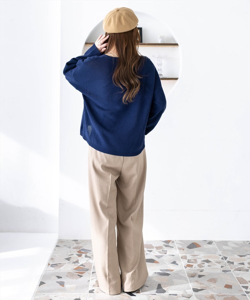 CLEAR BASIC（クリアベーシック）の「Vネックオーバーニットトップス（ニット/セーター・レディース・レッド/ネイビー/アイボリー/イエロー系その他/ブラック・F）」の19枚目の写真