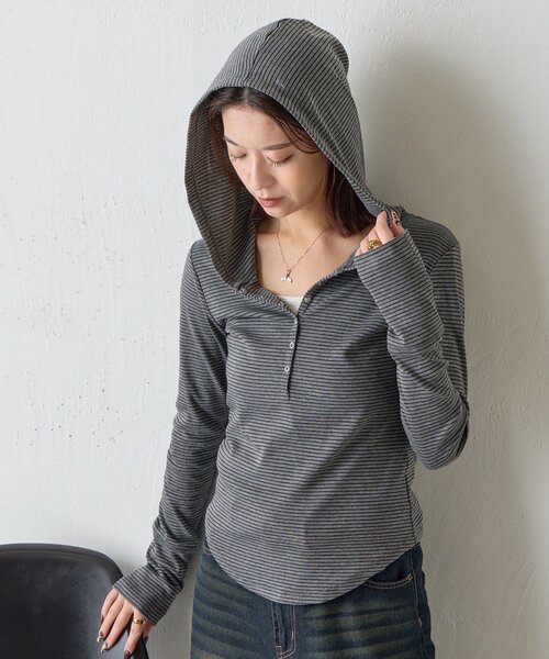 goocy(グーシー)の「コンパクトフーディーロンT(Tシャツ/カットソー・レディース・ブラック/チャコールグレー/アイボリー/ホワイト/グレー・FREE)」の4枚目の写真