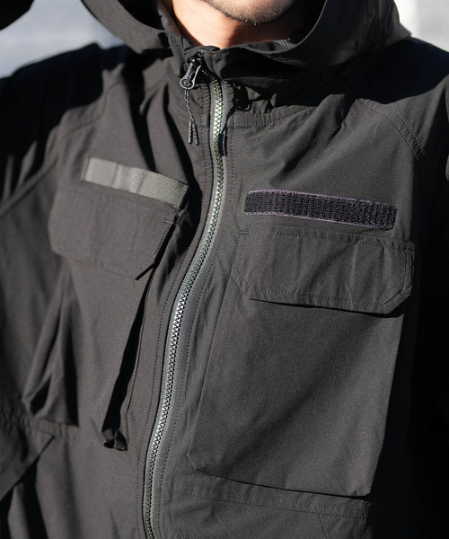 NEW ERA(ニューエラ)の「NEW ERA/ニューエラ ユーティリティー フィールド トラックジャケット Utility Field Track Jacket セットアップ対応 14774245(その他アウター・メンズ・ブラック・L/XL/XXL/M)」の5枚目の写真