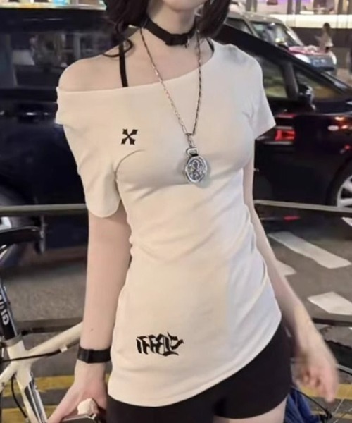 lilful(リルフル)の「【26年春夏新作】Y2Kデザイン ワンポイントプリントピチT(Tシャツ/カットソー・レディース・ホワイト・F)」の1枚目の写真