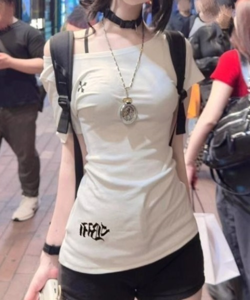 lilful(リルフル)の「【26年春夏新作】Y2Kデザイン ワンポイントプリントピチT(Tシャツ/カットソー・レディース・ホワイト・F)」の6枚目の写真
