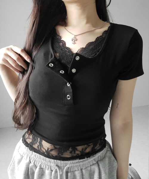 me+em select(ミームセレクト)の「【 3color 】レースレイヤードヘンリーネックスクエア半袖Tシャツ / lace layered henley neck square short sleeve T-shirt(Tシャツ/カットソー・レディース・ホワイト/ブラック/グレー・FREE)」の4枚目の写真