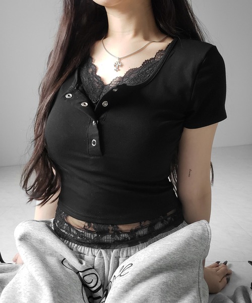 me+em select(ミームセレクト)の「【 3color 】レースレイヤードヘンリーネックスクエア半袖Tシャツ / lace layered henley neck square short sleeve T-shirt(Tシャツ/カットソー・レディース・ホワイト/ブラック/グレー・FREE)」の16枚目の写真