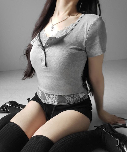 me+em select(ミームセレクト)の「【 3color 】レースレイヤードヘンリーネックスクエア半袖Tシャツ / lace layered henley neck square short sleeve T-shirt(Tシャツ/カットソー・レディース・ホワイト/ブラック/グレー・FREE)」の22枚目の写真