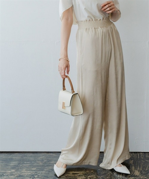 Maison INNESS(メゾンアイネス)の「シャイニーサテンクラック柄ワイドパンツ(その他パンツ・レディース・ネイビー/ベージュ/ブラウン・5L/4L/3L/LL/L/M/S)」の1枚目の写真