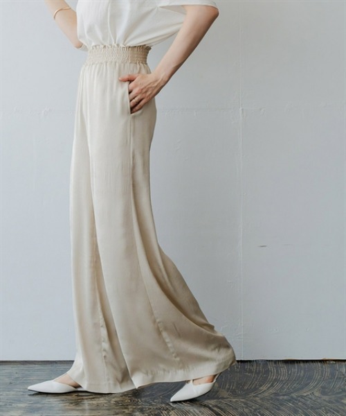 Maison INNESS(メゾンアイネス)の「シャイニーサテンクラック柄ワイドパンツ(その他パンツ・レディース・ネイビー/ベージュ/ブラウン・5L/4L/3L/LL/L/M/S)」の20枚目の写真