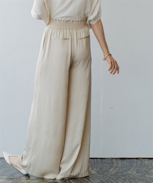 Maison INNESS(メゾンアイネス)の「シャイニーサテンクラック柄ワイドパンツ(その他パンツ・レディース・ネイビー/ベージュ/ブラウン・5L/4L/3L/LL/L/M/S)」の21枚目の写真