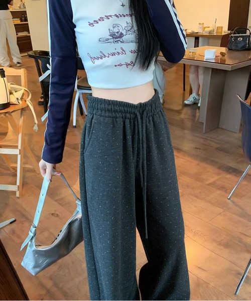 AsheKsha（アシクシャ）の「ダイヤモンド付きワイドパンツ（スウェットパンツ・レディース・ダークグレー・S/M/L）」の2枚目の写真