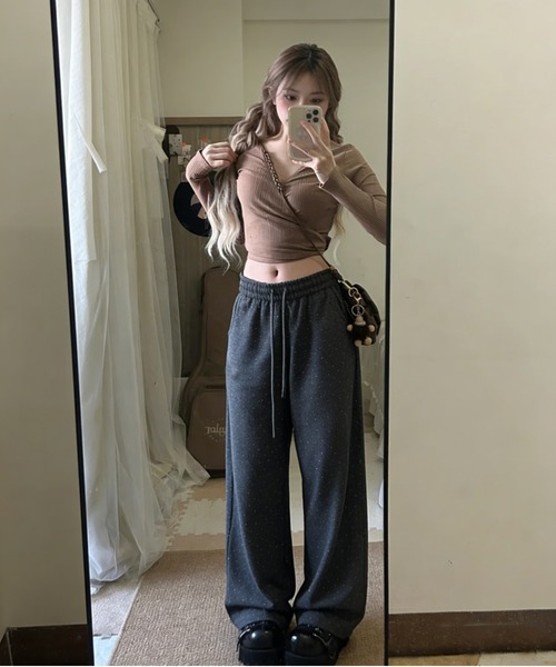 AsheKsha（アシクシャ）の「ダイヤモンド付きワイドパンツ（スウェットパンツ・レディース・ダークグレー・S/M/L）」の4枚目の写真