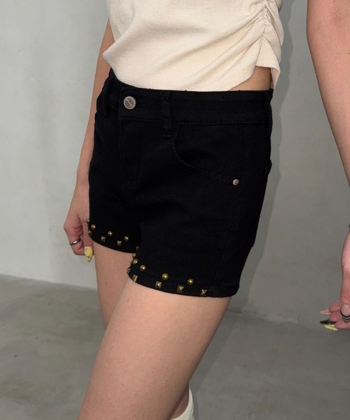 Bamm(バム)の「裾スタッズデザインデニムショートパンツ(デニムパンツ・レディース・ブラック/ホワイト/ブルー・M)」の13枚目の写真