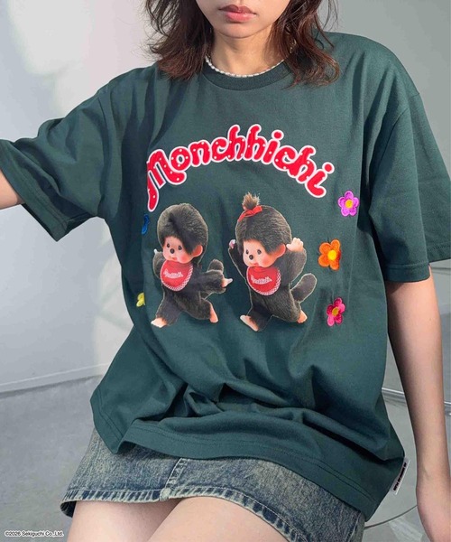AS KNOW AS plus(アズノゥアズプラス)の「◯アクリルキーホルダー付き モンチッチ半袖Tシャツ【 Monchhichi / モンチッチ 】(Tシャツ/カットソー・レディース・オートミール/グリーン/オフホワイト/チャコールグレー/ネイビー系/アイボリー系/ダークグリーン系/ホワイト系/グレー系/ピンク系・FREE)」の8枚目の写真