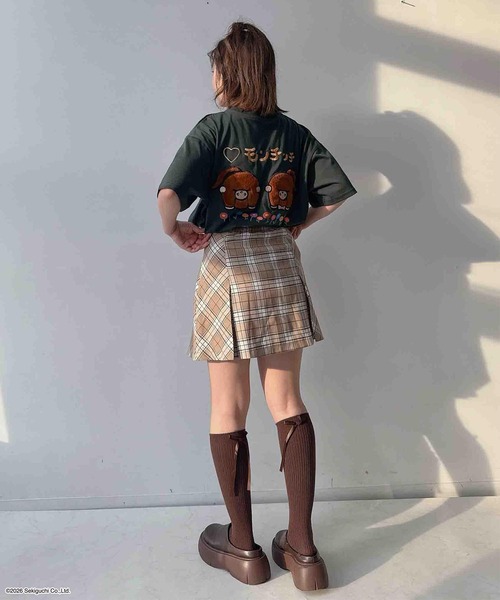 AS KNOW AS plus(アズノゥアズプラス)の「◯アクリルキーホルダー付き モンチッチ半袖Tシャツ【 Monchhichi / モンチッチ 】(Tシャツ/カットソー・レディース・オートミール/グリーン/オフホワイト/チャコールグレー/ネイビー系/アイボリー系/ダークグリーン系/ホワイト系/グレー系/ピンク系・FREE)」の20枚目の写真