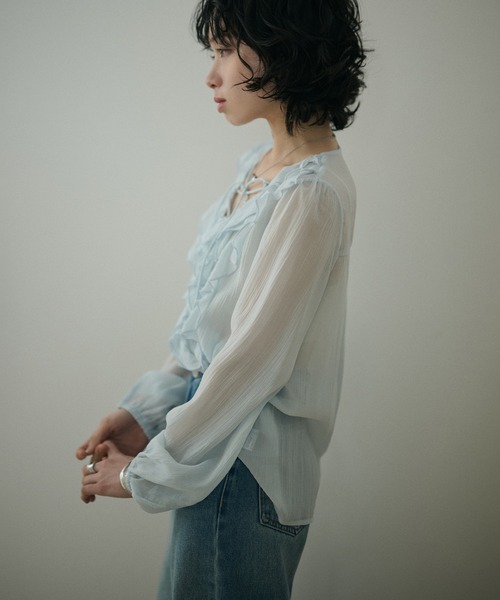 LAULEN(ローレン)の「chiffon front frill lace up blouse /シフォンフロントフリルレースアップ長袖ブラウス(シャツ/ブラウス・レディース・イエロー/ブルー・FREE)」の3枚目の写真