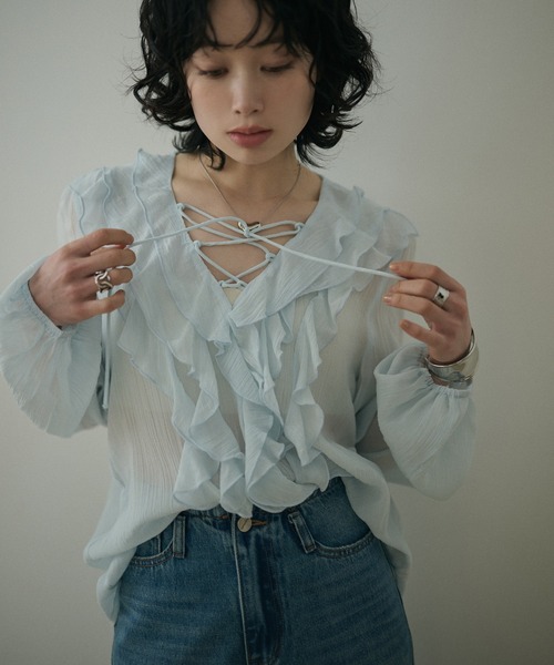 LAULEN(ローレン)の「chiffon front frill lace up blouse /シフォンフロントフリルレースアップ長袖ブラウス(シャツ/ブラウス・レディース・イエロー/ブルー・FREE)」の5枚目の写真