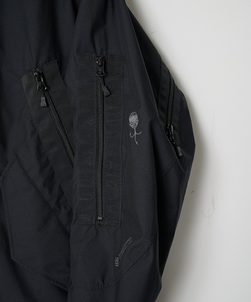 D-VEC（ディーベック）の「【D-VEC】WINDSTOPPER BY GORE-TEX LABS 30DY/TR2 3L MA1 BLOUSON（ブルゾン・メンズ・ブラック/グレー・2/1）」の10枚目の写真