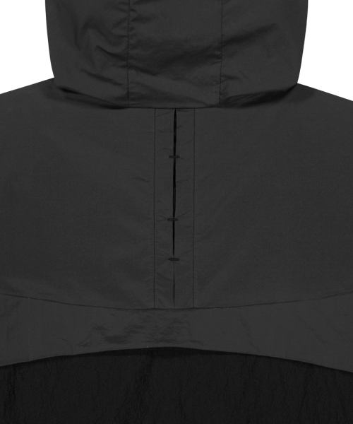 OJOS（オホス）の「Paneled Lightweight Windbreaker / Black（ナイロンジャケット・レディース・その他・1/2/3）」の4枚目の写真