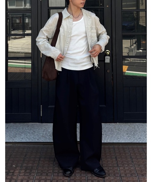 Chikashitsu +(チカシツプラス)の「【Chikashitsu +】curve tuck rivet wide slacks / 【チカシツプラス】カーブタックリベットワイドスラックス<着用動画あり>(スラックス・メンズ・ブラック・M/S)」の4枚目の写真