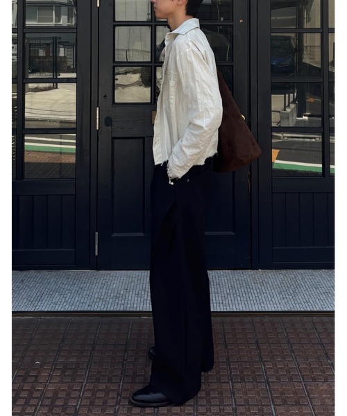 Chikashitsu +(チカシツプラス)の「【Chikashitsu +】curve tuck rivet wide slacks / 【チカシツプラス】カーブタックリベットワイドスラックス<着用動画あり>(スラックス・メンズ・ブラック・M/S)」の7枚目の写真